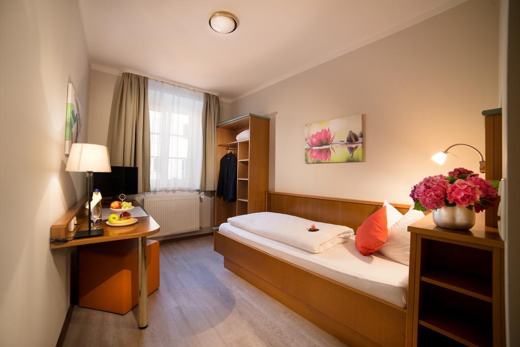 Boardinghouse Pfarrkirchen Hotell Eksteriør bilde